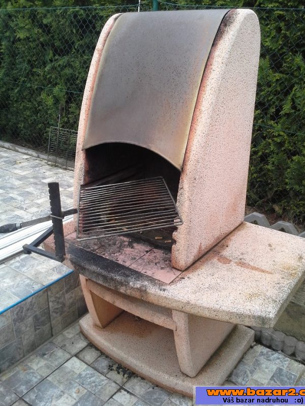 Zahradní betonový gril krb