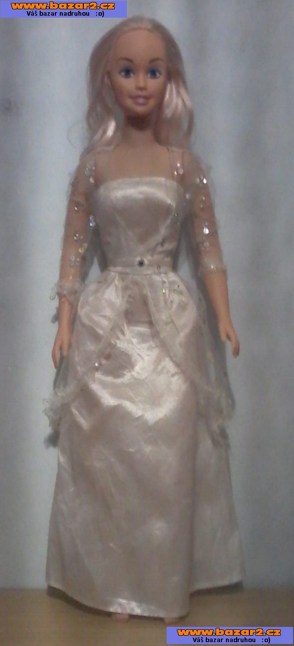 Sháním šaty pro panenku Barbie