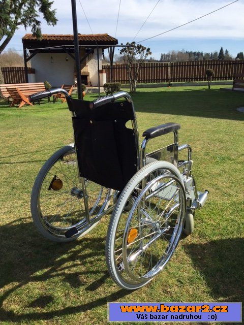 Invalidní vozík, chrom provedení