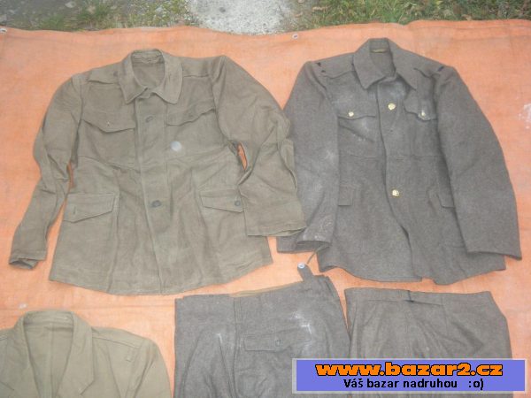 Vojenské uniformy a výstroj