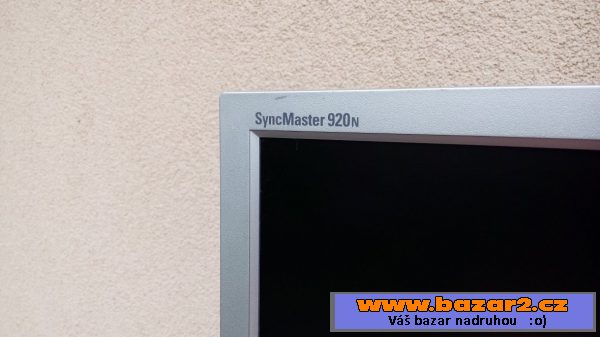 LCD  monitor Samsung 19