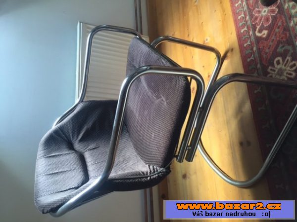 4 ks židlí s kovovou konstrukcí 