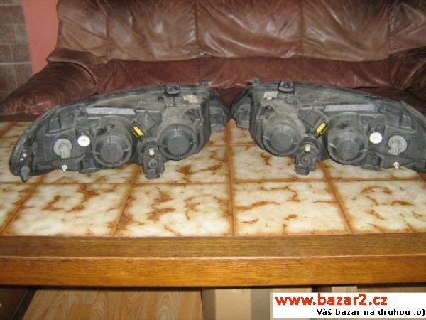 Nissan Almera obě přední světla-originál, černý