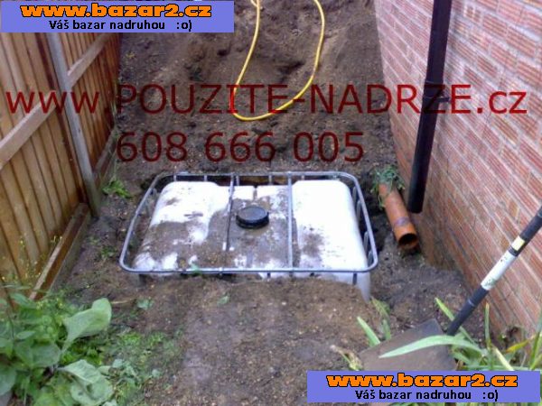 1000l IBC kontejner - plastová nádrž, sud, žumpa
