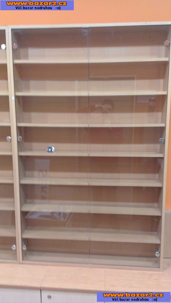 Prosklené vitríny do obchodu