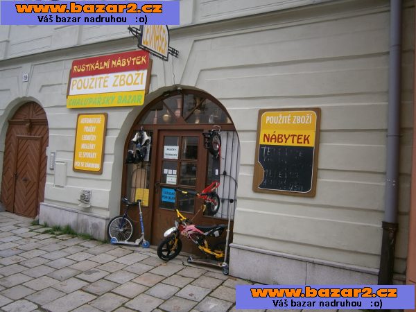 stylové hodiny v dubovém pouzdru, kyvadlové, závěsné, elektrické(na baterii)