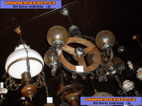 lampa stylová v rustikálním provedení, kovaná, elektrická, nástěnná (/světlo)