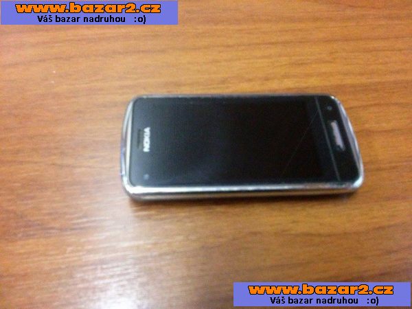 Mobilní telefon Nokia C6-01