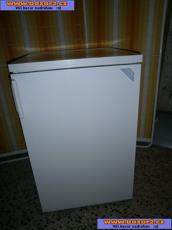 v záruce, chladička(lednička), znač. PRIVILEG(Elektrolux)
