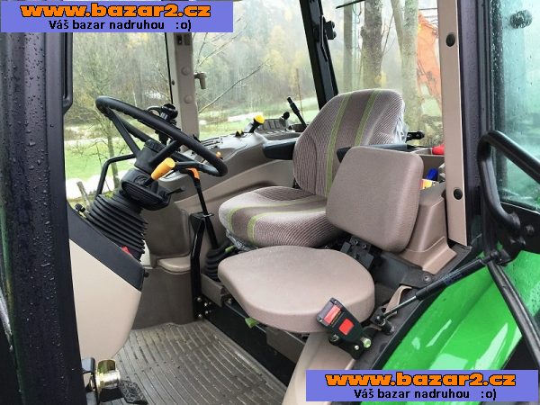 John Deere 5W08-0M s čelním nakladačem