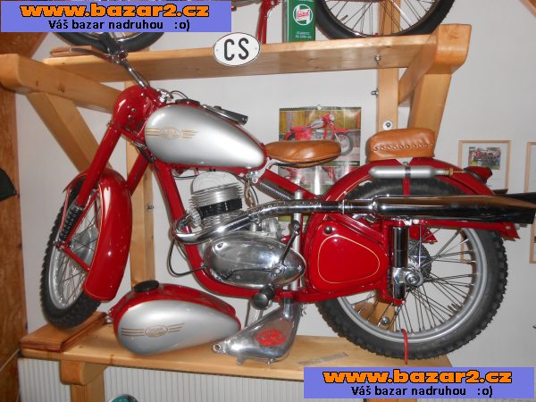 Provádíme kompetní renovaci motocyklu..