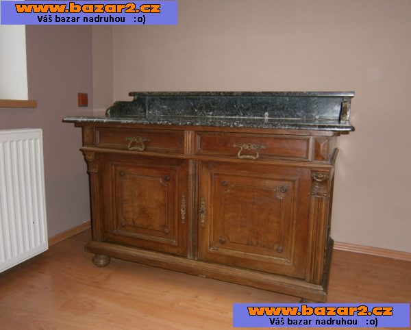 starožitná komoda z r. 1890