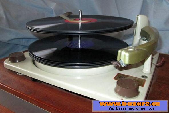 Gramofon na 10 desek; 4 rychlostní