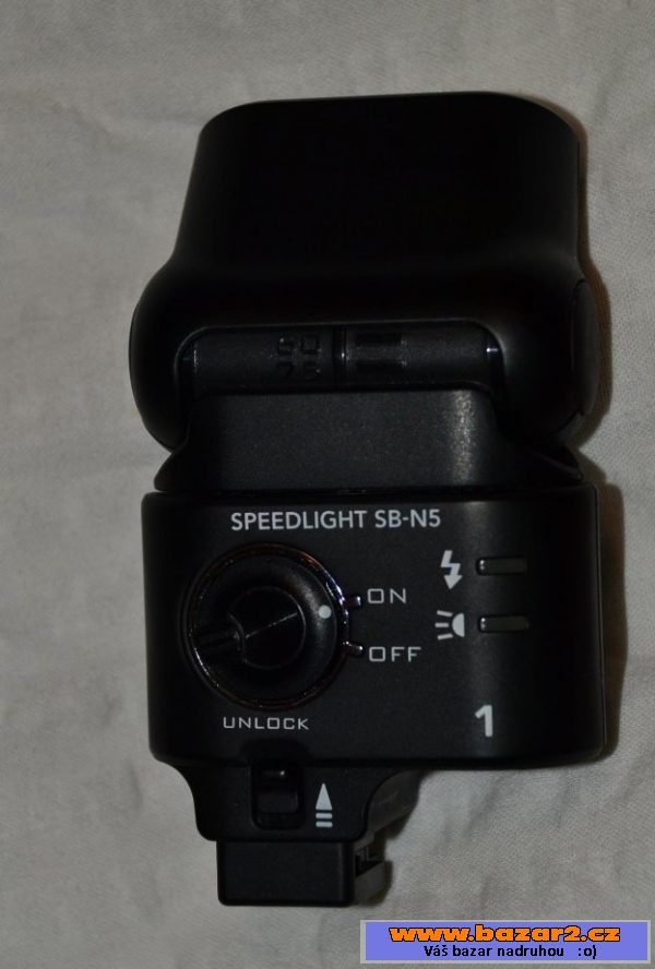 NIKON 1 V1 s obj. 10-30 VR a blesk 
