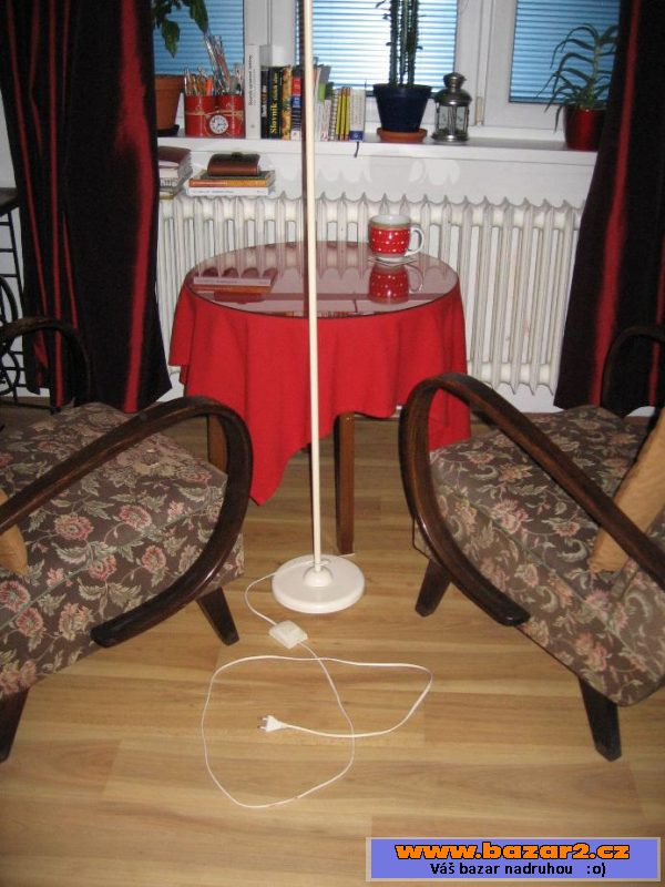Bílá vysoká lampa - 129 Kč!