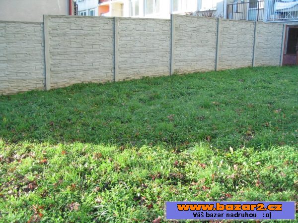 Betonový plot