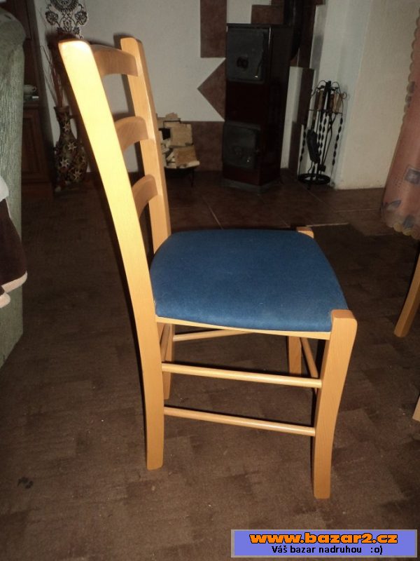 Jídelní stůl se židlemi