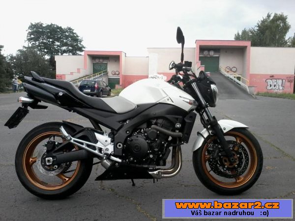 SUZUKI GSR 600