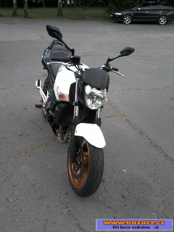 SUZUKI GSR 600