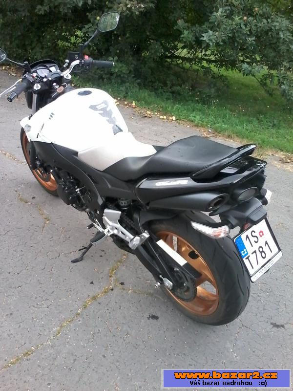 SUZUKI GSR 600