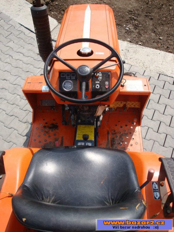 Japonský malotraktor Kubota B1400