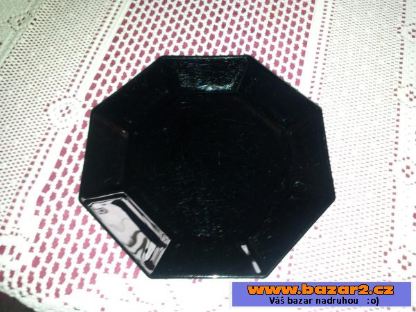 Černý porcelánový servis