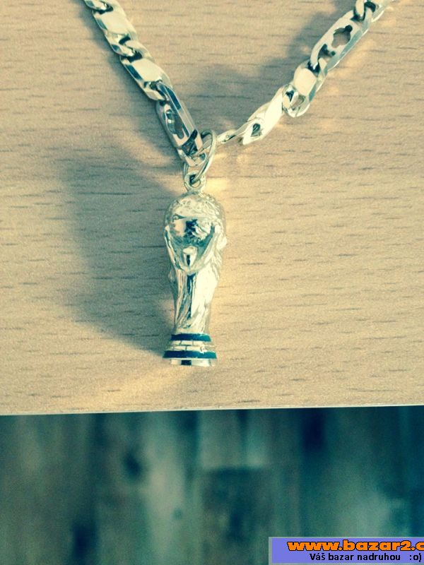prodam zlaty retizek z priveskem FIFA 14K