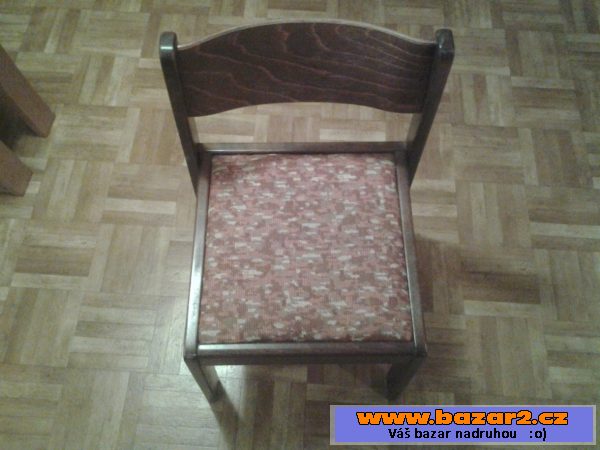 Jídelní stůl a 4 židle