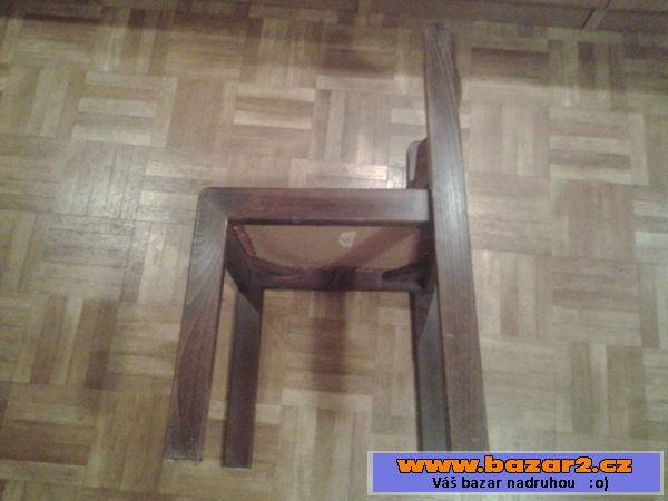 Jídelní stůl a 4 židle
