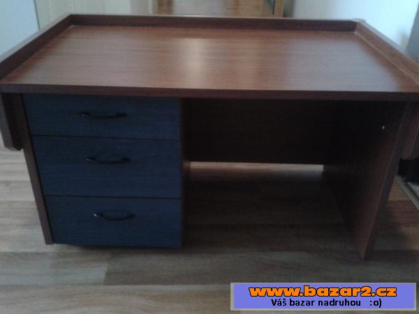 Nízký stolek pod TV či na květiny