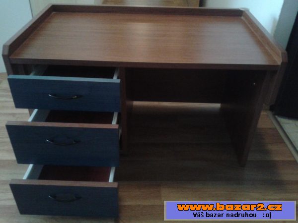 Nízký stolek pod TV či na květiny