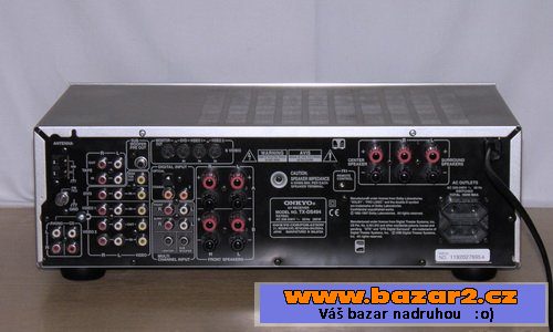 Receiver pro domácí kino Onkyo.