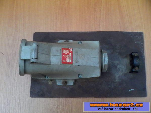 Zásuvka na 320V 