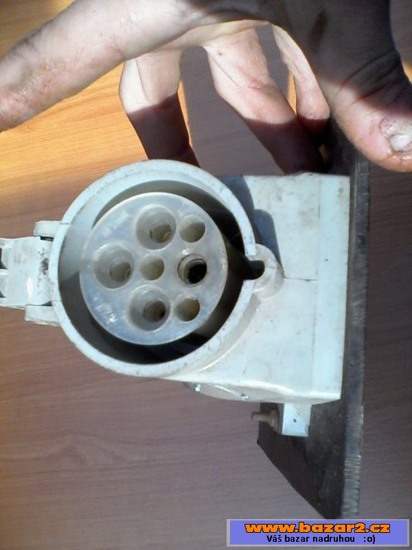 Zásuvka na 320V 