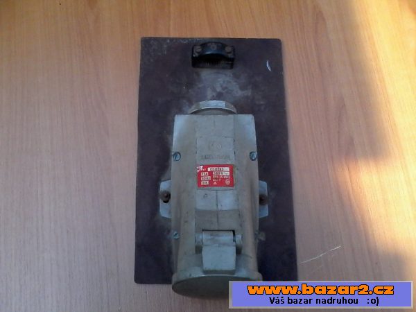 Zásuvka na 320V 