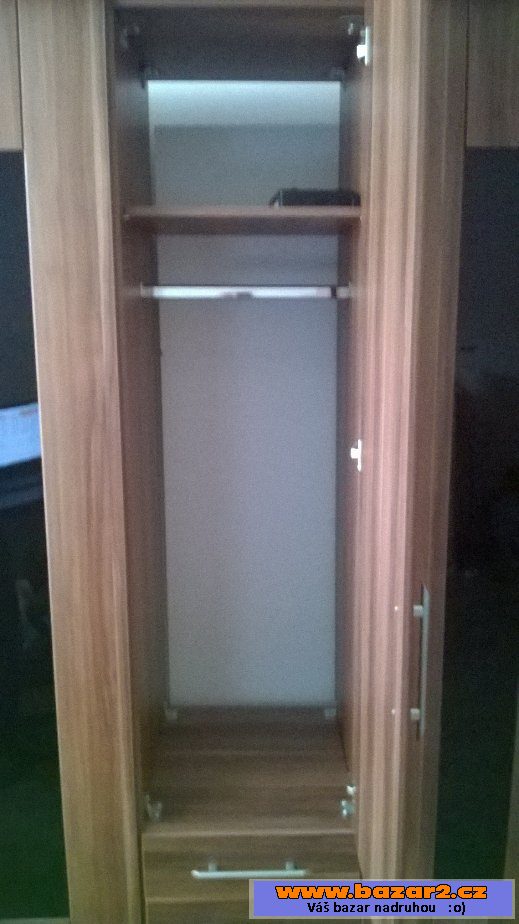 Prodám skříň se zrcadlem