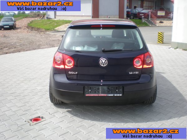 VOLKSWAGEN Golf 1,6 FSI - sport. úprava TOP!