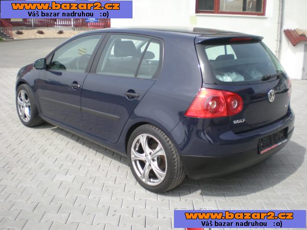 VOLKSWAGEN Golf 1,6 FSI - sport. úprava TOP!