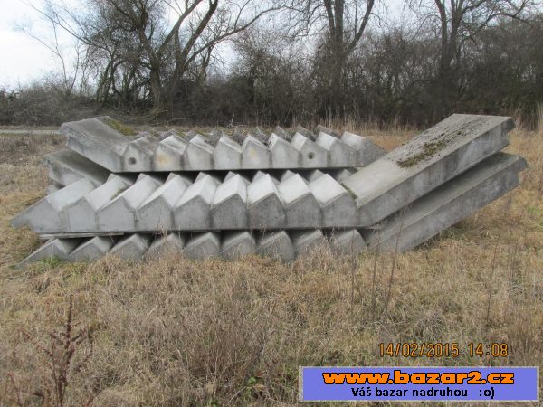 BETONOVÉ SCHODY