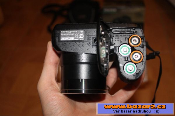 Fujifilm FinePix S2500HD