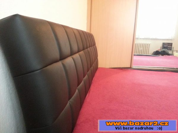 Manželská postel s rošty za 5900kč 
