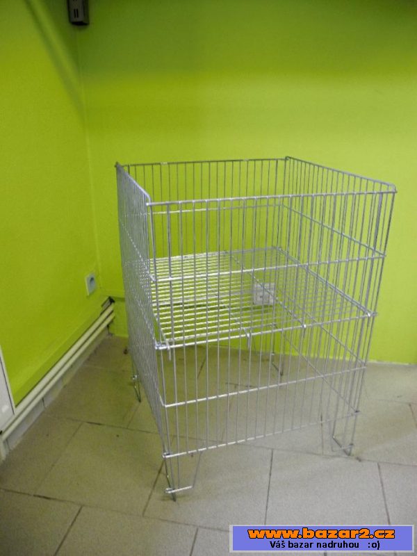 Kovový variabilní regálový systém