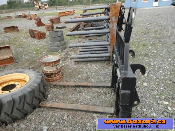 Paletizační vidle na CAT 930  