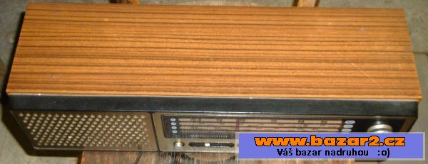 Retro stolní radiopřijímač