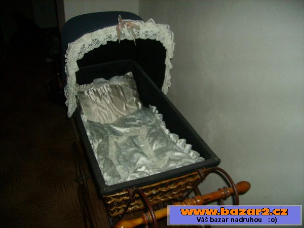 Starožitný kočárek