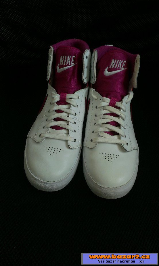 Krásné tenisky NIKE