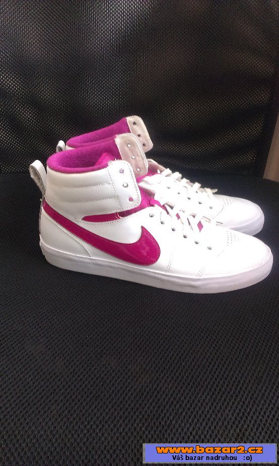 Krásné tenisky NIKE