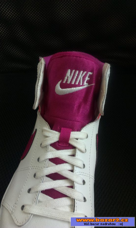 Krásné tenisky NIKE
