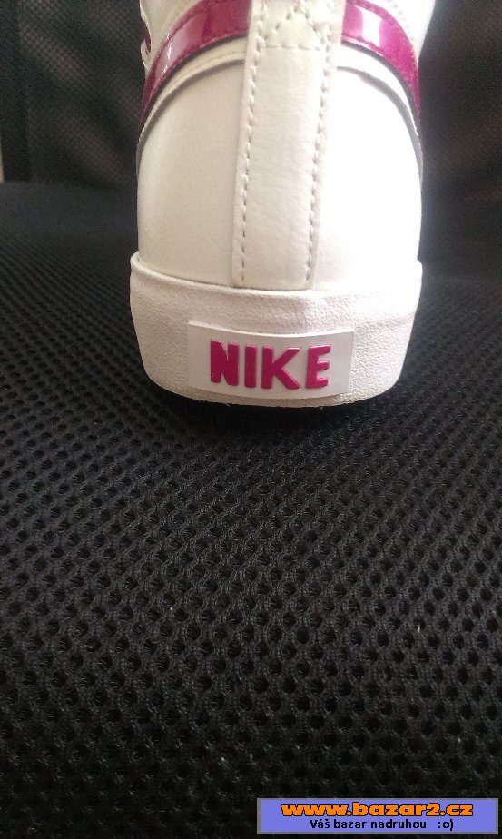 Krásné tenisky NIKE