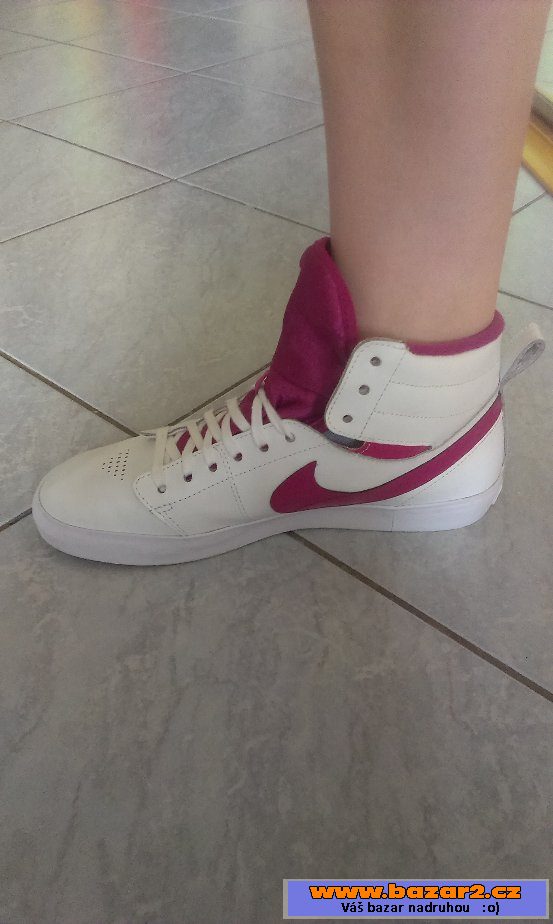 Krásné tenisky NIKE